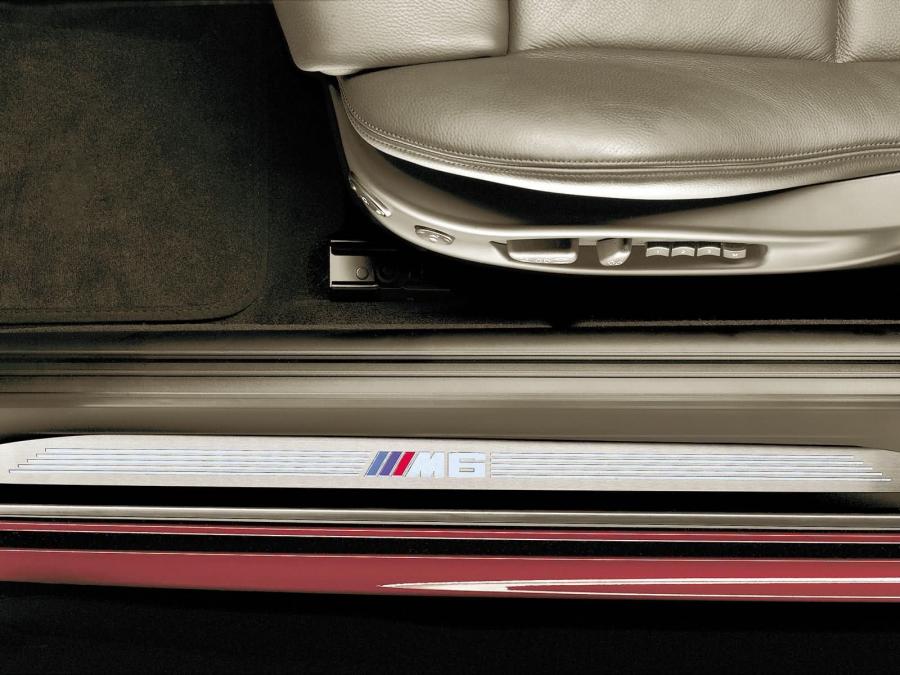 Детали интерьера BMW M6 Coupe (E63) 2005 года  (WW) (фото 93 из 96)